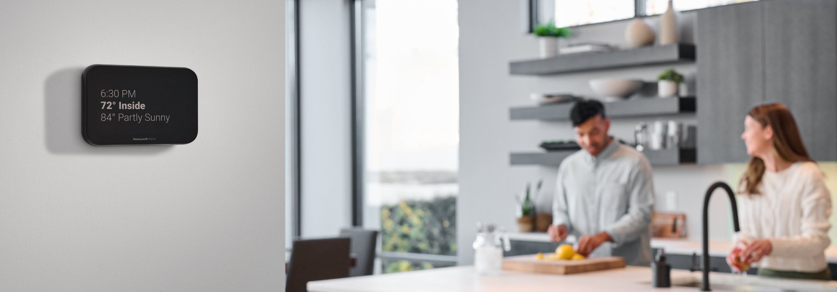 ElitePRO™ S900 Smart Thermostat in White